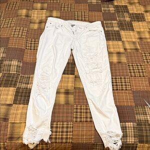 American Eagle White Distressed Women's Jeans - Casual Slim Fit